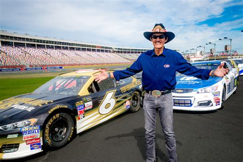 daytona richard petty driving experience.